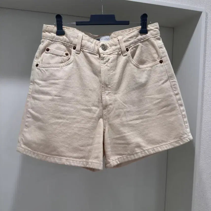 [BUNJANG] Zara Ecru Denim Shorts / 자라 에크루데님쇼츠 28