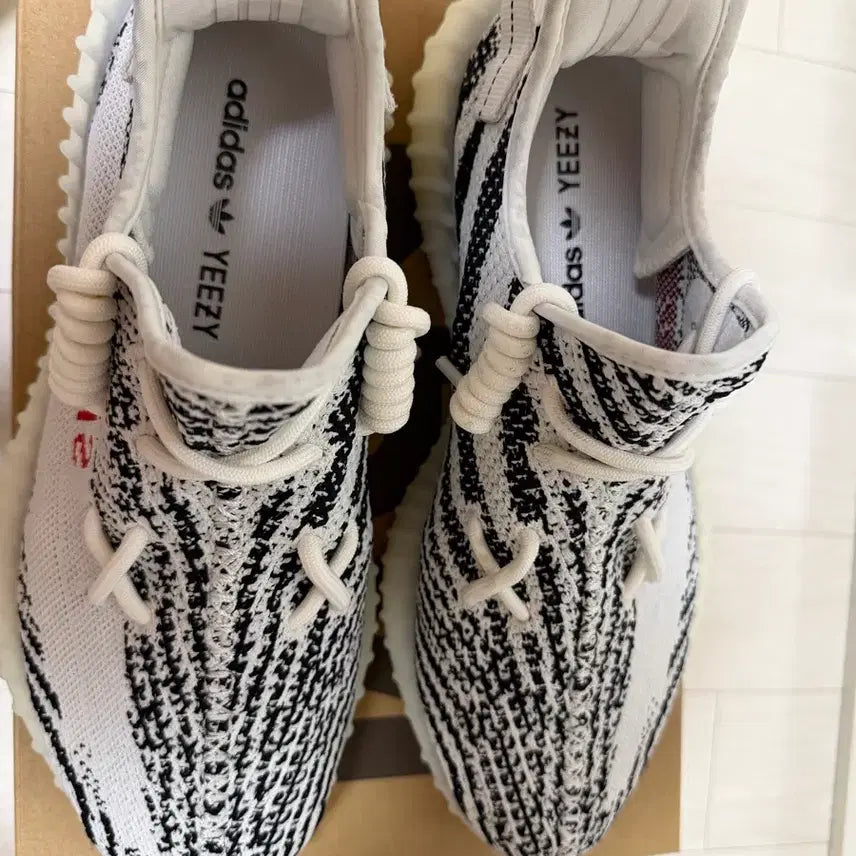 [BUNJANG] Adidas Yeezy Boost 350 V2 Zebra / 아디다스 이지부스트 350 V2 지브라