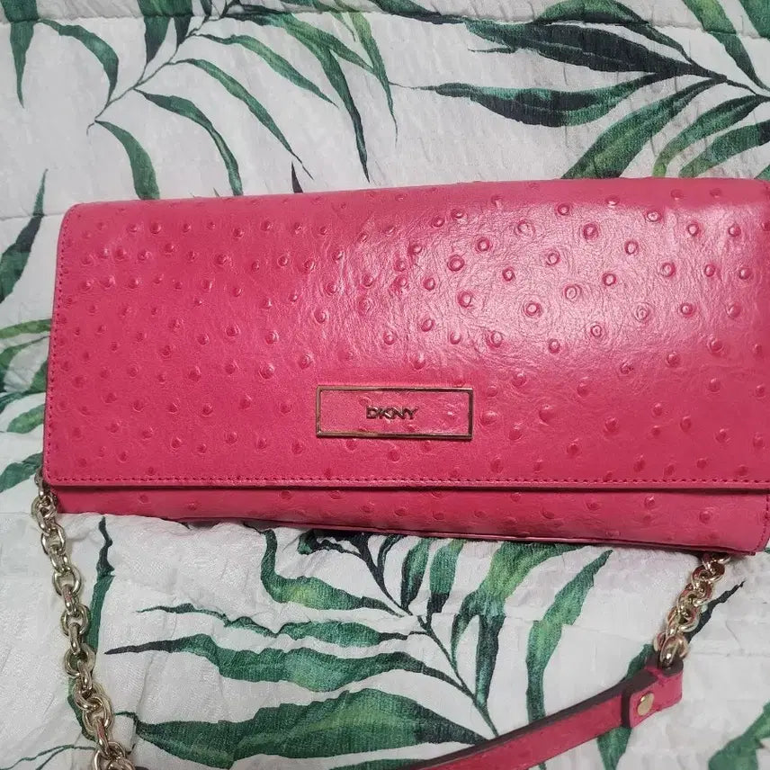 [BUNJANG] DKNY Ostrich Leather Chain Clutch Bag / dkny타조클러치체인백