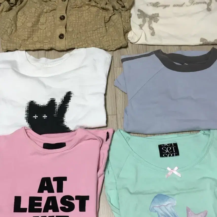 [BUNJANG] Various Brands T-Shirt Bundle / 반팔 대량 정리 (유희, aeae, 쎄쎄쎄, 파르티멘토우먼, 쎄무아듀, 로제프란츠, 로긴앤로지)