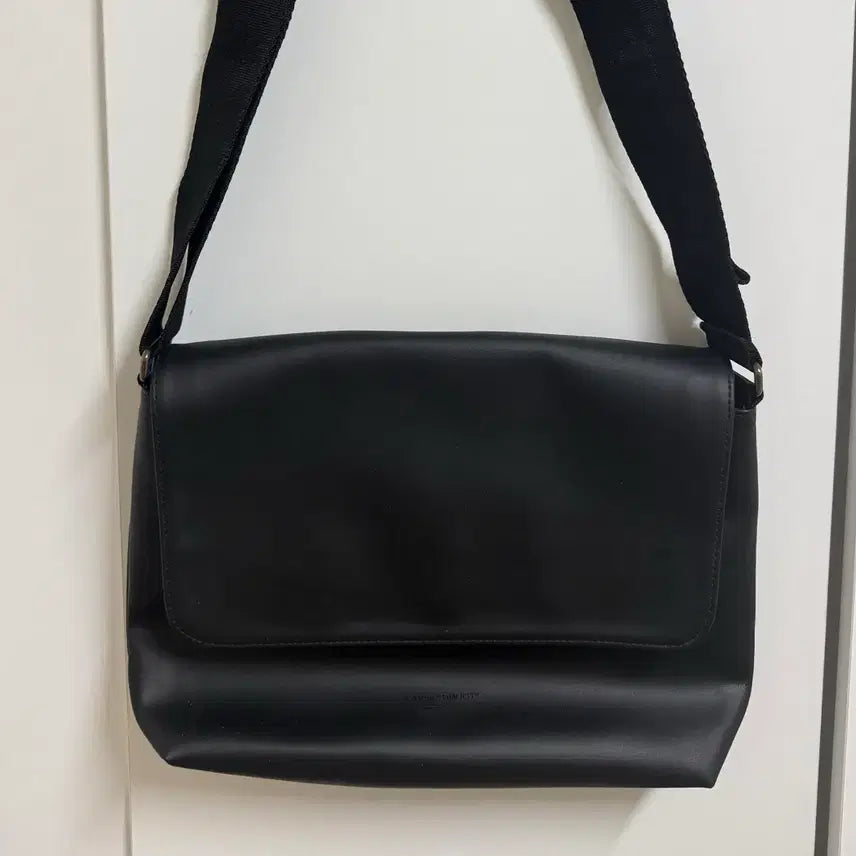 [BUNJANG] National Publicity Crossbody Bag Black / 내셔널 퍼블리시티 크로스백 블랙