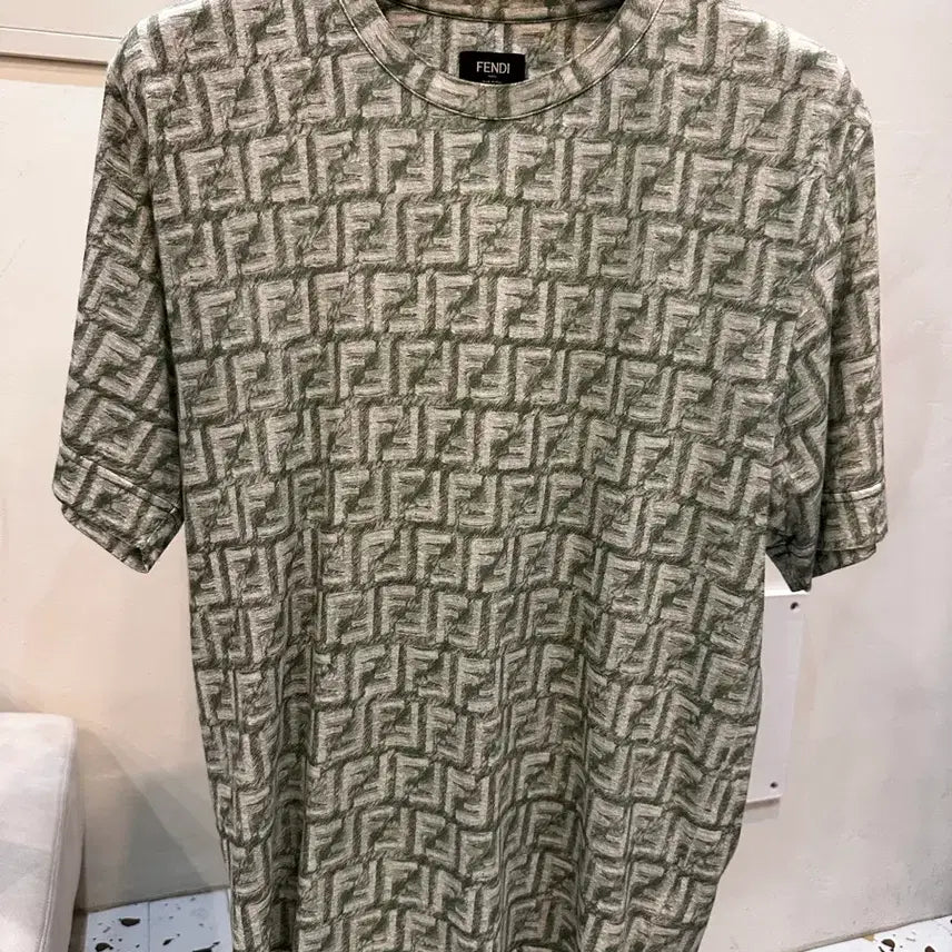[BUNJANG] Fendi FF Logo T-Shirt (New Model) / 신형 펜디 FF 로고 반팔티 m