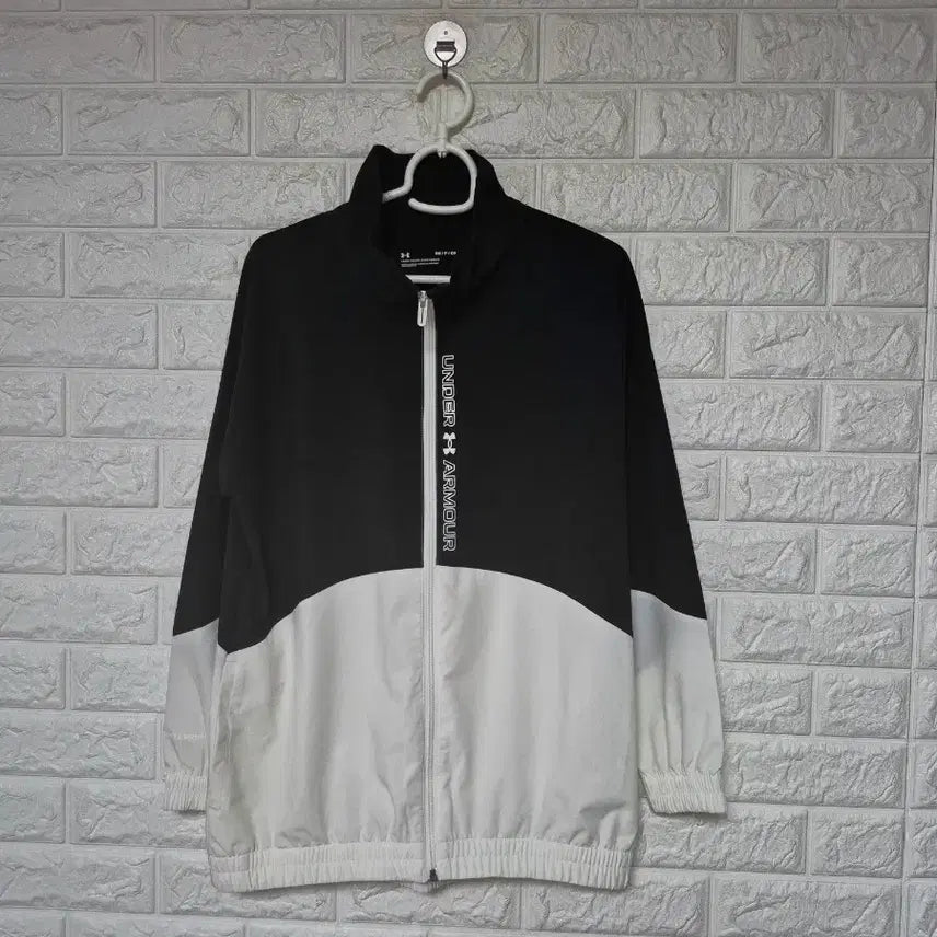 [BUNJANG] Under Armour Windbreaker SM/P/CH Black/White / 언더아머 바람막이 SM/P/CH 블랙/화이트