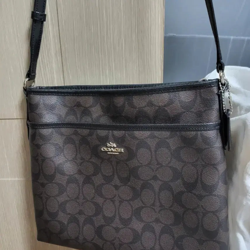 [BUNJANG] Coach Signature Pattern Crossbody Bag Brown / 코치 시그니처 패턴 크로스백 브라운