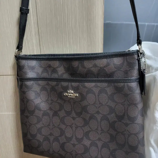 [BUNJANG] Coach Signature Pattern Crossbody Bag Brown / 코치 시그니처 패턴 크로스백 브라운