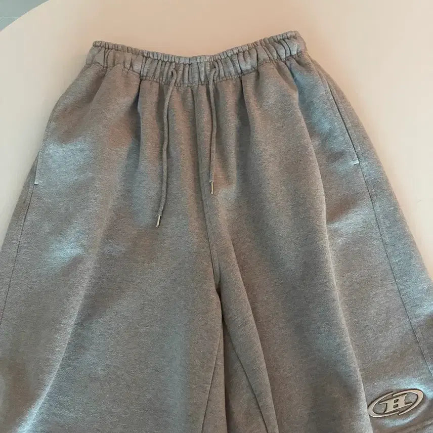 [BUNJANG] Born to Win Chrome Bermuda Pants Grey Size 1 / 본투윈 크롬 버뮤다팬츠 그레이 1사이즈