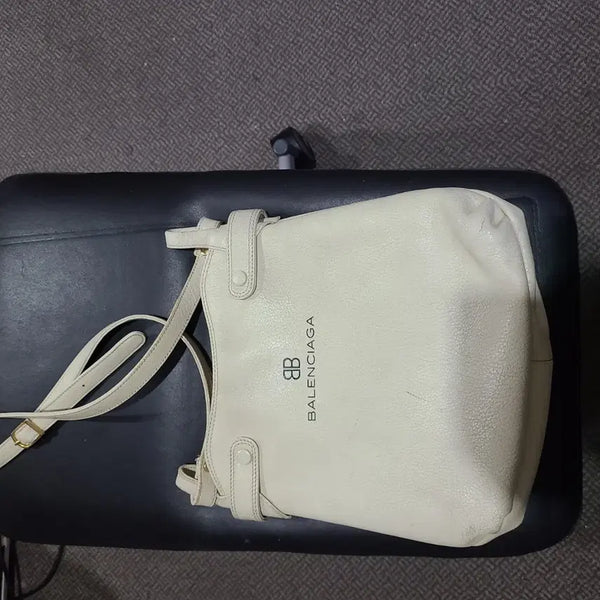 [BUNJANG] Balenciaga White Tote Bag / 발렌시아가 토트백 화이트