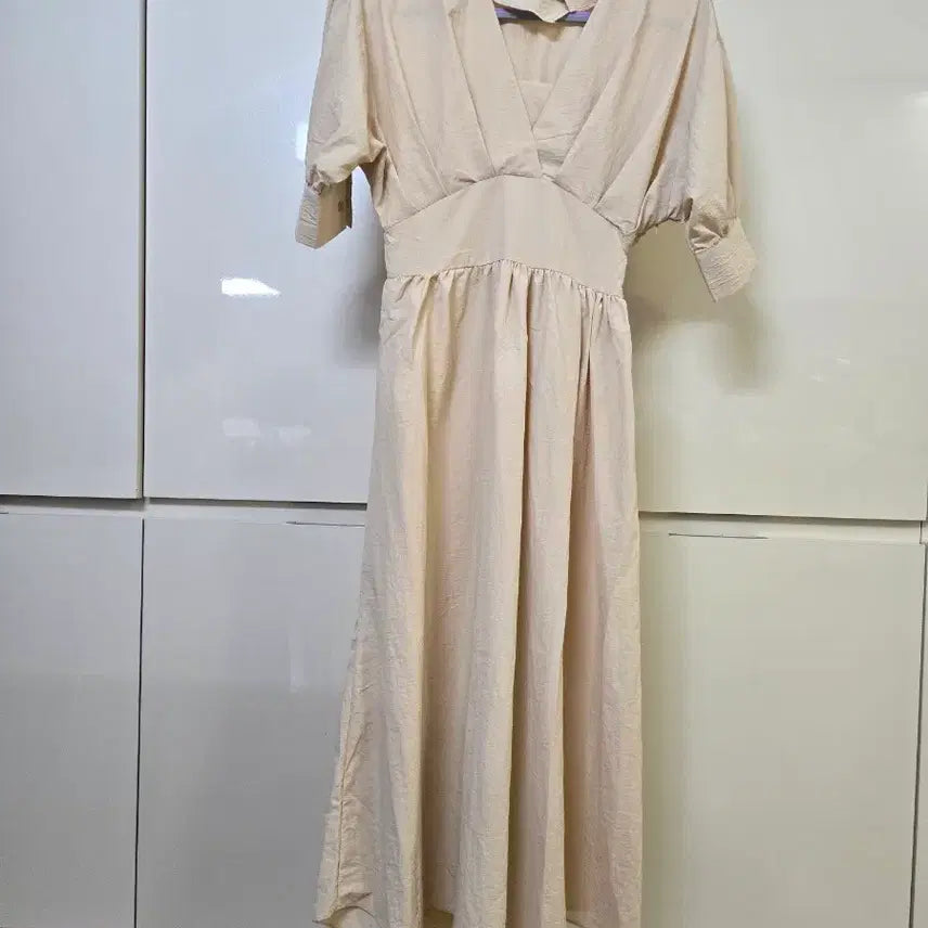 [BUNJANG] Beige V-neck 3/4 Sleeve Long Dress / 베이지 브이넥 7부 소매 롱 원피스 아노락재질