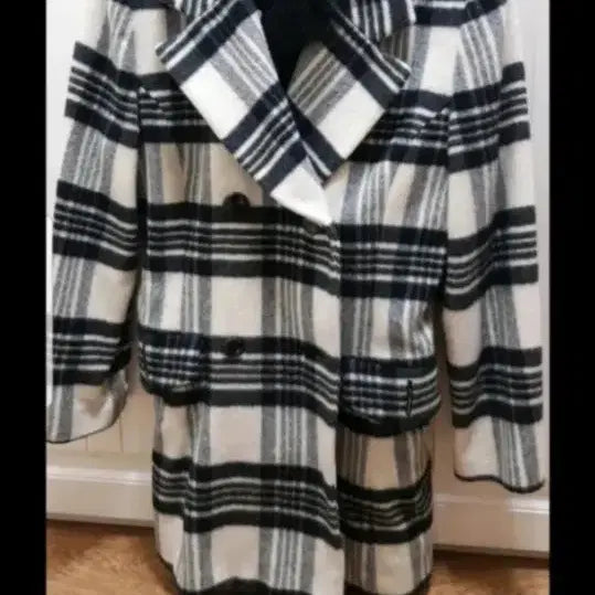 [BUNJANG] 100% Wool Black Check Coat with Fur Lining / 순모 블랙 체크 코트
