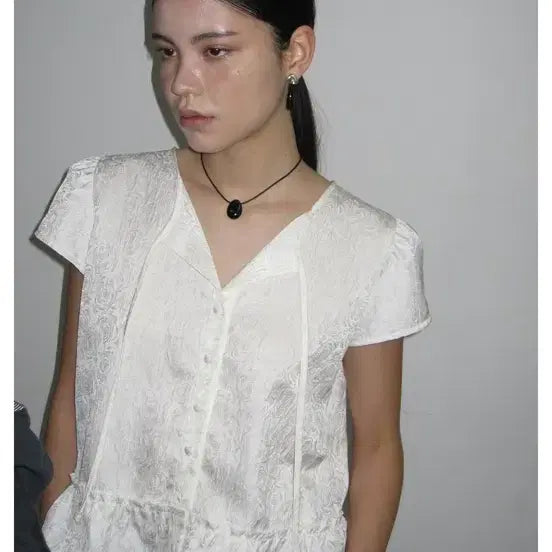 [BUNJANG] WITHMINING Rose Jacquard Blouse - Ivory / 위드미닝 ROSE JACQUARD BLOUSE_IVORY