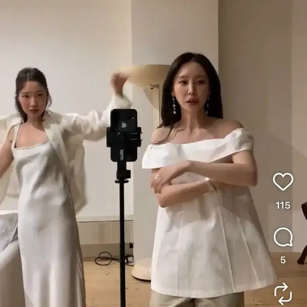 [BUNJANG] Thelill Ruffle Off Shoulder Blouse (New) / 더릴 러플 오프 블라우스(새상품)