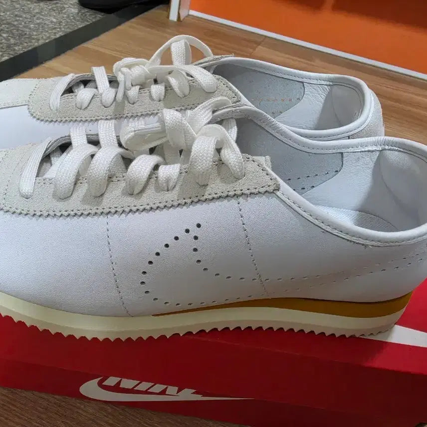 [BUNJANG] Nike Cortez White Suede Sneakers / 나이키 코르테즈 흰색 스웨이드 배색 스니커즈 265