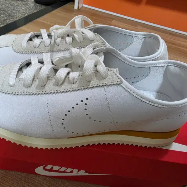 [BUNJANG] Nike Cortez White Suede Sneakers / 나이키 코르테즈 흰색 스웨이드 배색 스니커즈 265