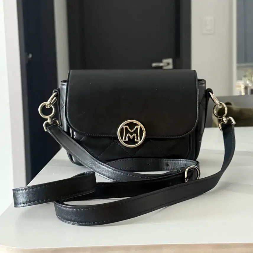 [BUNJANG] M Metropolis Quilting Crossbody Bag Black / 메트로시티 퀄팅 크로스백 블랙