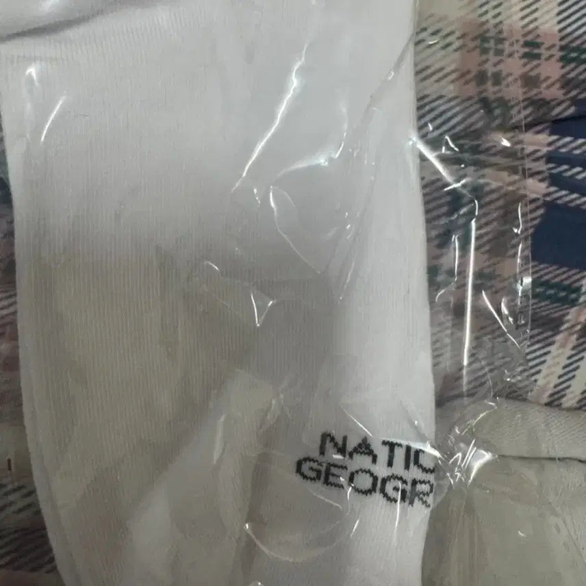 [BUNJANG] National Geographic White Logo Socks / 내셔널지오그래픽 양말 화이트