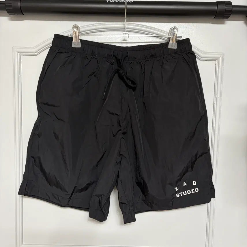 [BUNJANG] IAB Studio Black Woven Shorts (Size L) / [L] 아이앱 우븐 쇼츠 블랙