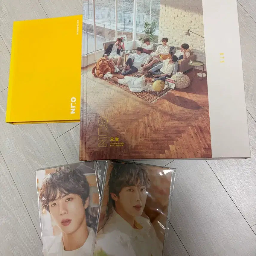 [BUNJANG] BTS 'Today' Exhibition Catalog + Photobook + Postcard Set / BTS 방탄소년단 오늘 전시회 도록+포토북+엽서세트