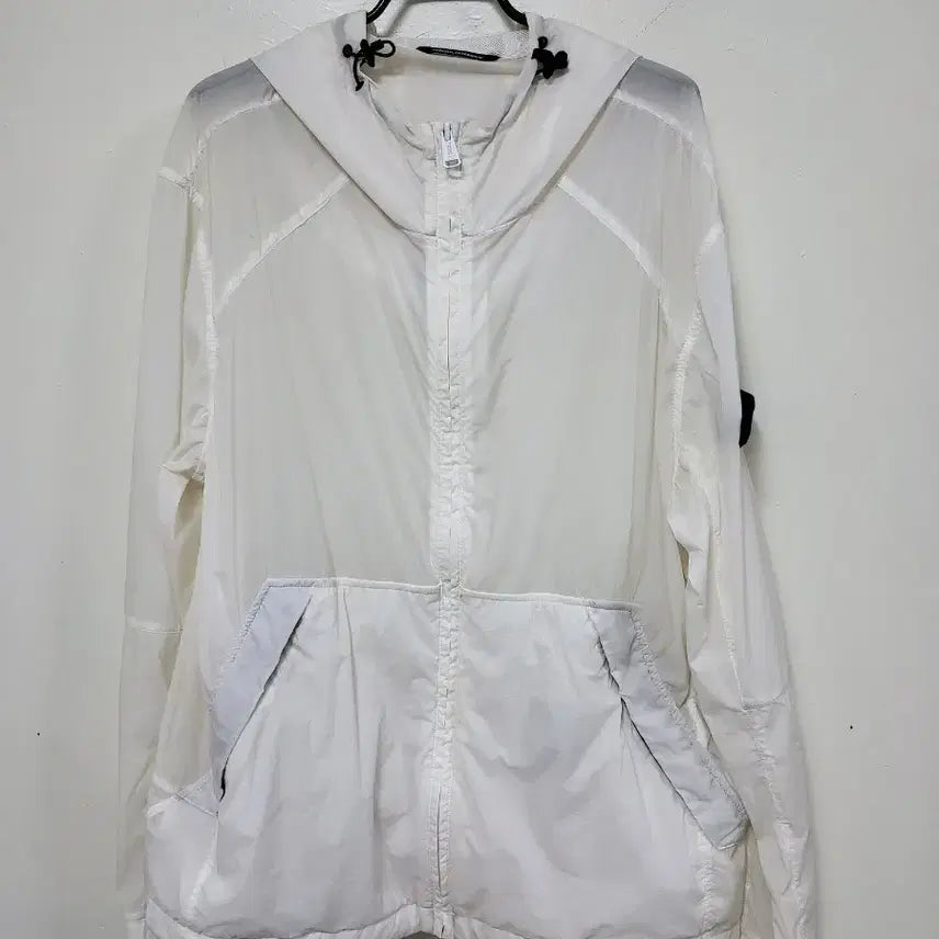 [BUNJANG] National Geographic White Windbreaker Jacket / 내셔널지오그래픽 바람막이 화이트.260821