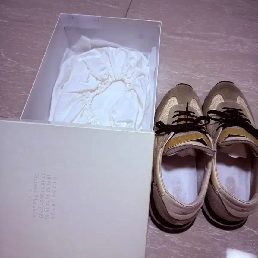 [BUNJANG] Maison Margiela Beige Suede Sprinter Sneakers (Size 45) / 마르지엘라 베이지 스웨이드 스프린터 스니커즈 45(300)