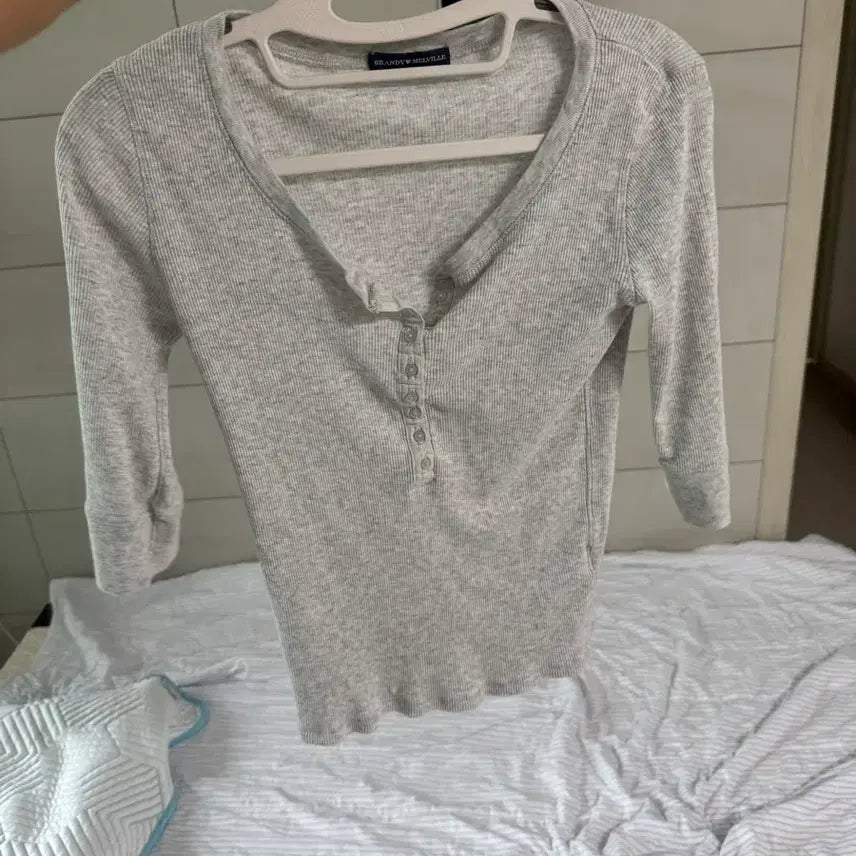 [BUNJANG] Brandy Melville Grey Cardigan / 브랜디멜빌 가디건 그레이