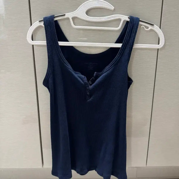 [BUNJANG] Brandy Melville Navy Sleeveless Crop Top / 브랜디멜빌 나시 크롭탑 네이비