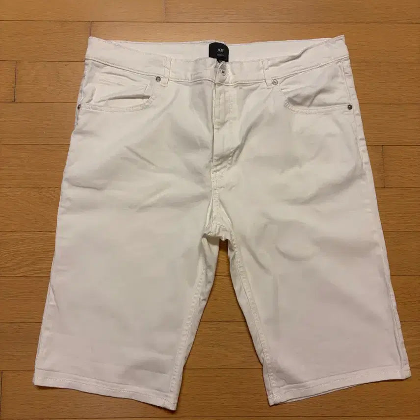 [BUNJANG] H&M White Shorts / H&M 화이트 반바지