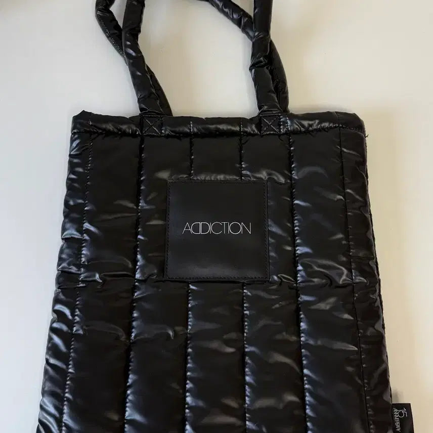 [BUNJANG] ADDICITION Padded Tote Bag Black / ADDICITION 블랙 패딩 토트백
