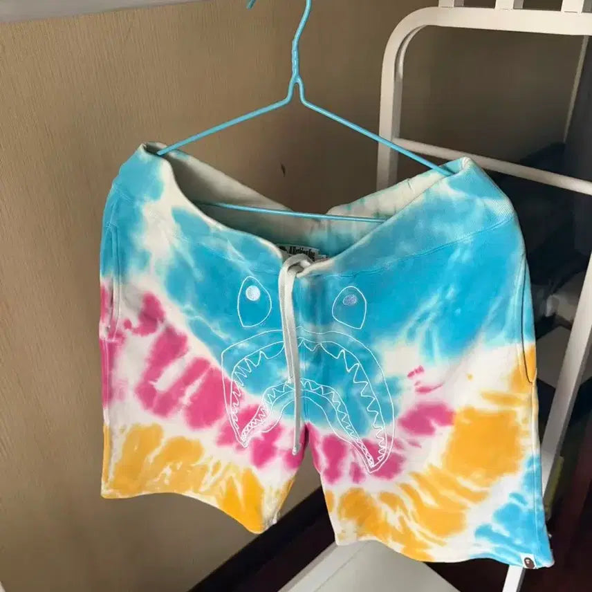 [BUNJANG] Bape Tie-Dye Shark Shorts / 베이프 타이 다이 샤크 반바지