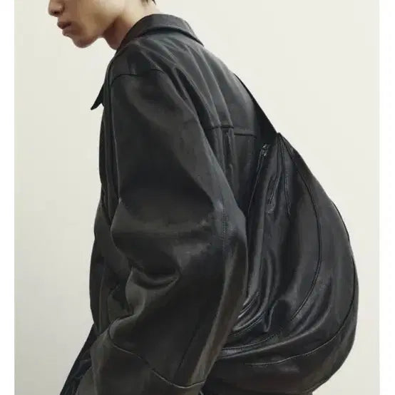 [BUNJANG] Youth Leather Arc Bag Large / 유스 레더 아크백 라지