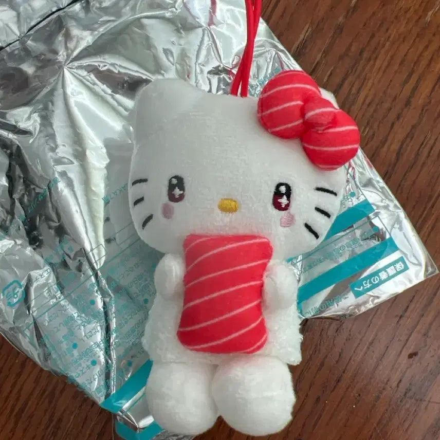 [BUNJANG] Hello Kitty x Sushiro Collaboration Maguro Sushi Keyring (Limited Edition) / 한정판)마구로스시헬로키티x스시로 콜라보 키링