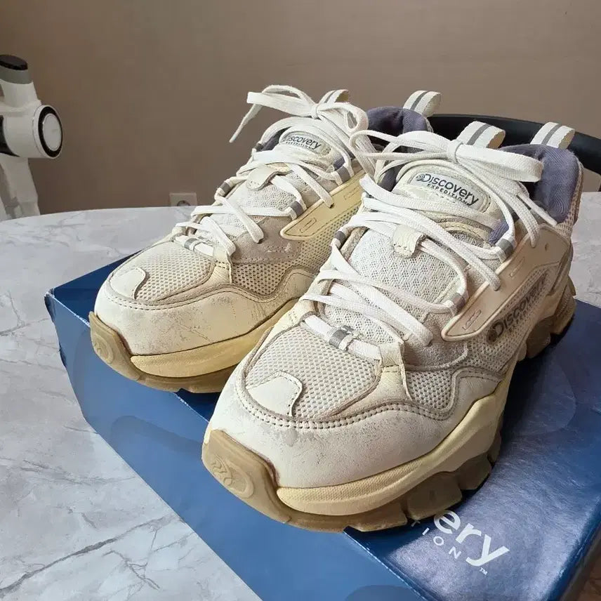 [BUNJANG] Discovery Sneakers Size 240 / 디스커버리 운동화 240사이즈