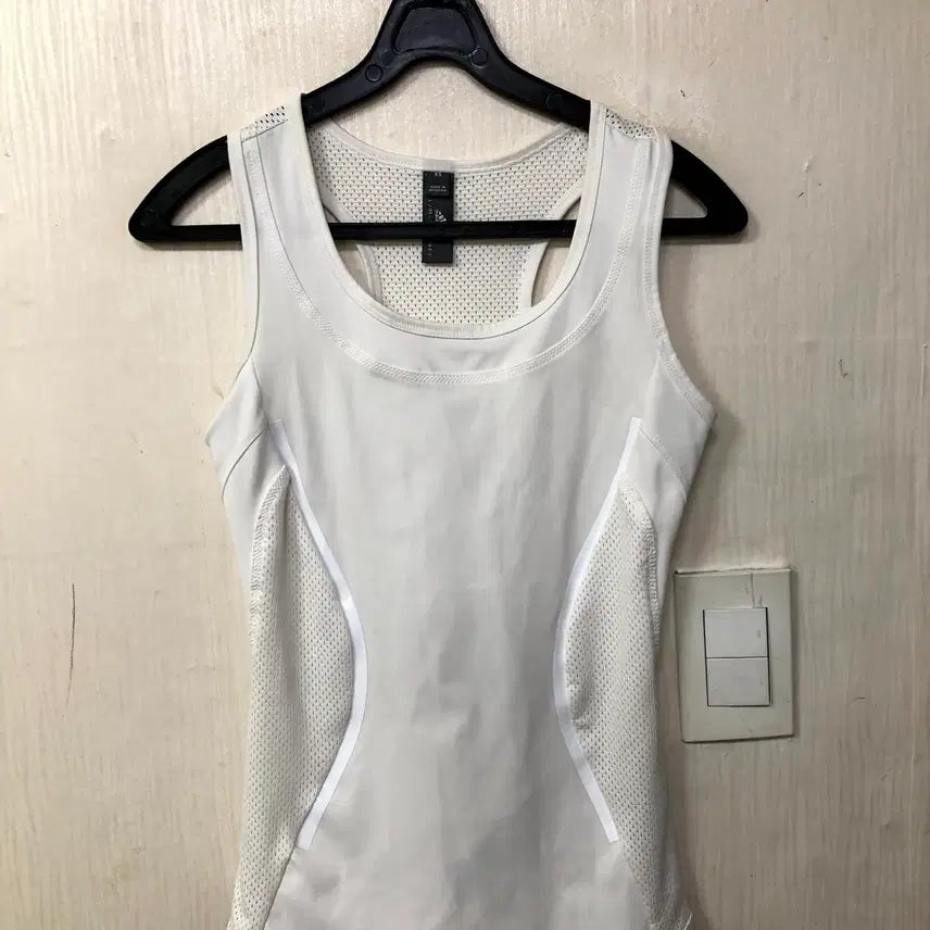 [BUNJANG] Adidas Sleeveless Top / 아디다스 민소매