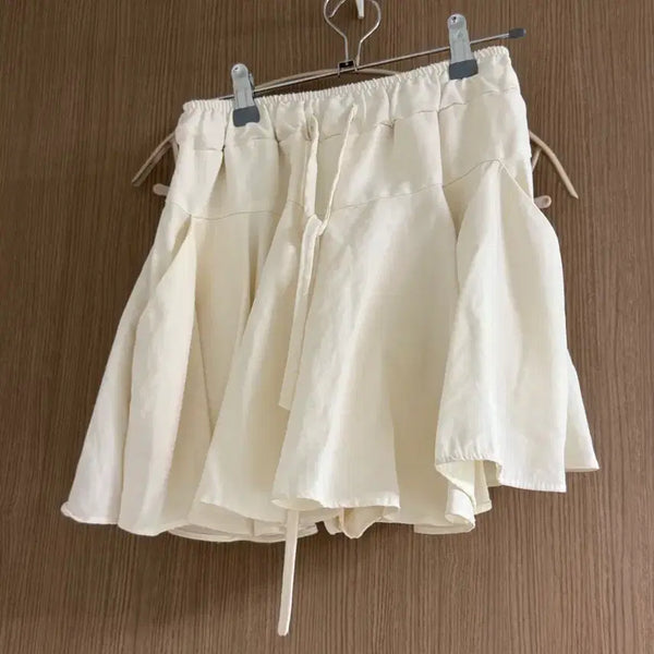 [BUNJANG] Paris & New York Ivory Frill Mini Skirt / 파리앤뉴욕 아이보리 프릴 스커트