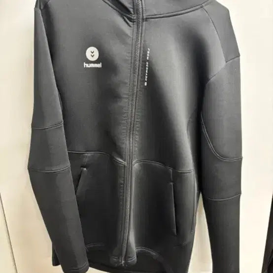 [BUNJANG] Hummel Black Hooded Zip-Up Jacket / 험멜 후드집업 블랙