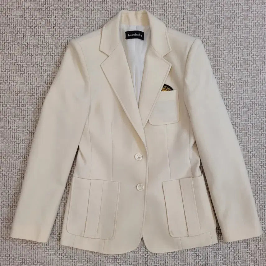 [BUNJANG] Brouhaha Preppy Patch Two-Button Jacket Cream Ivory S / 브루하하 프레피 패치 크림 아이보리 투버튼 자켓 블레이저 (S사이즈)