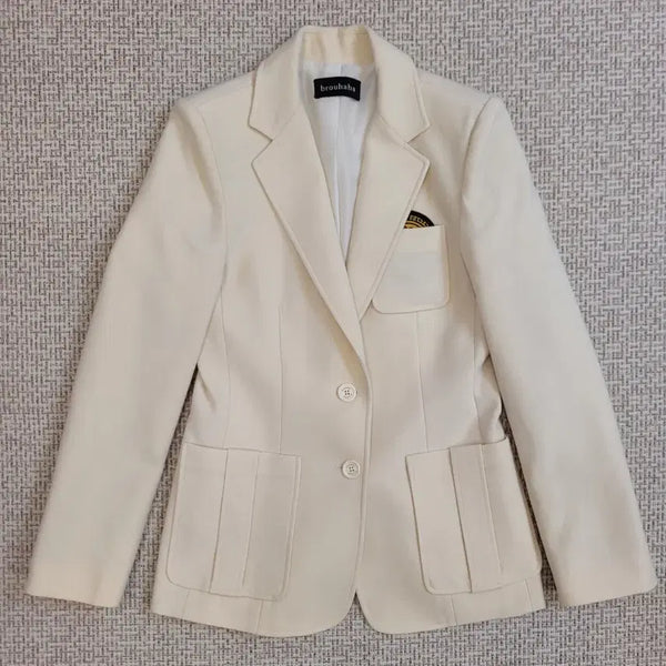 [BUNJANG] Brouhaha Preppy Patch Two-Button Jacket Cream Ivory S / 브루하하 프레피 패치 크림 아이보리 투버튼 자켓 블레이저 (S사이즈)