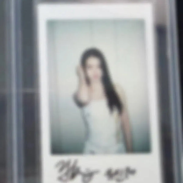 [BUNJANG] tripleS Yoobin Signed Polaroid / tripleS 트리플에스 공유빈 싸인 폴라로이드