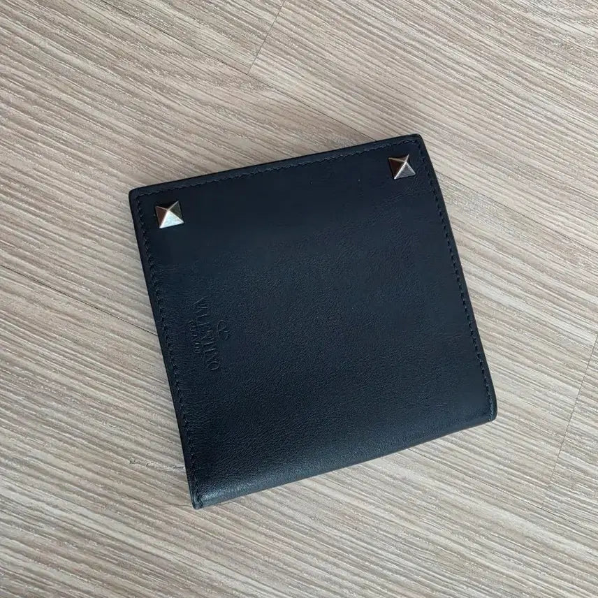[BUNJANG] Valentino Studded Leather Bifold Wallet / 발렌티노 스터드 남성 반지갑