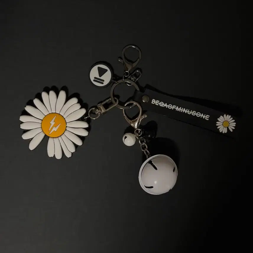 [BUNJANG] Peaceminusone Daisy Keyring / 피스마이너스원 데이지 키링