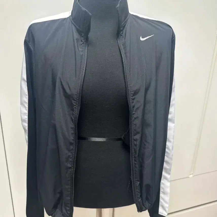 [BUNJANG] Nike Windbreaker Jacket Size S / 나이키 바람막이 s
