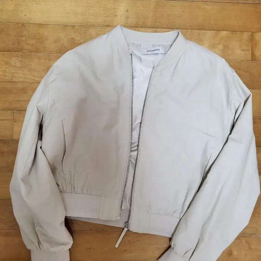 [BUNJANG] She's Miss Ivory Cropped Bomber Jacket / 아이보리 크롭 봄버자켓