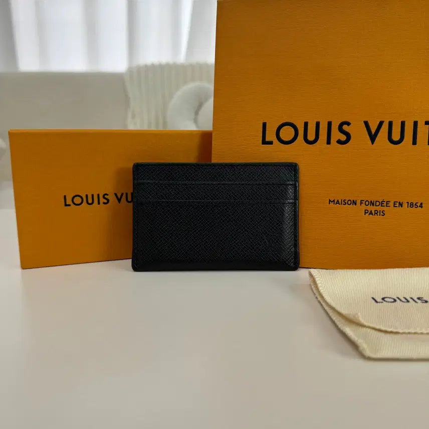 [BUNJANG] Louis Vuitton Taiga Double Card Holder Black / 루이비통 더블 카드 홀더 타이가 블랙
