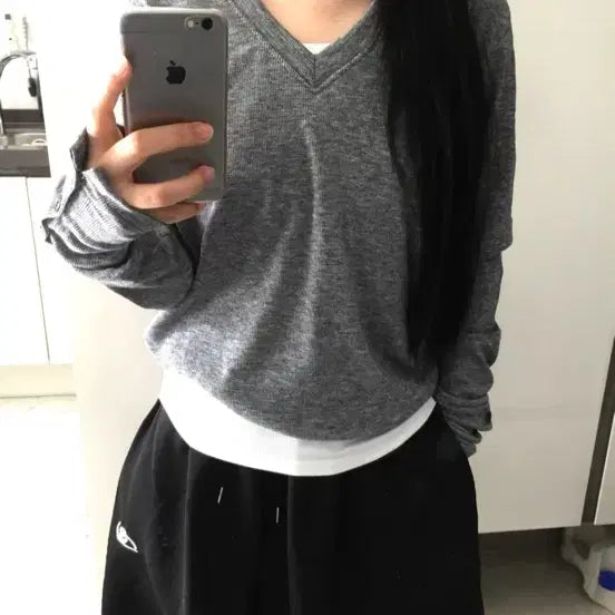 [BUNJANG] Gray V-Neck Button Sleeve Thin Knit T-Shirt / 그레이 브이넥 버튼 소매 단추 얇은 니트 티셔츠