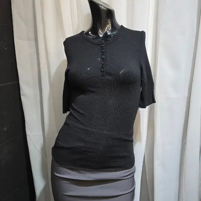 [BUNJANG] 5-Button Slim Short-Sleeve T-Shirt / 5부 앞단추 블랙 부드러운 슬림 반팔
