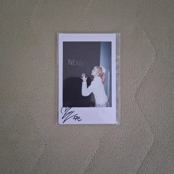 [BUNJANG] STAYC Sumin Autographed Polaroid / 스테이씨 수민 친필 싸인 폴라 폴라로이드 판매합니다.