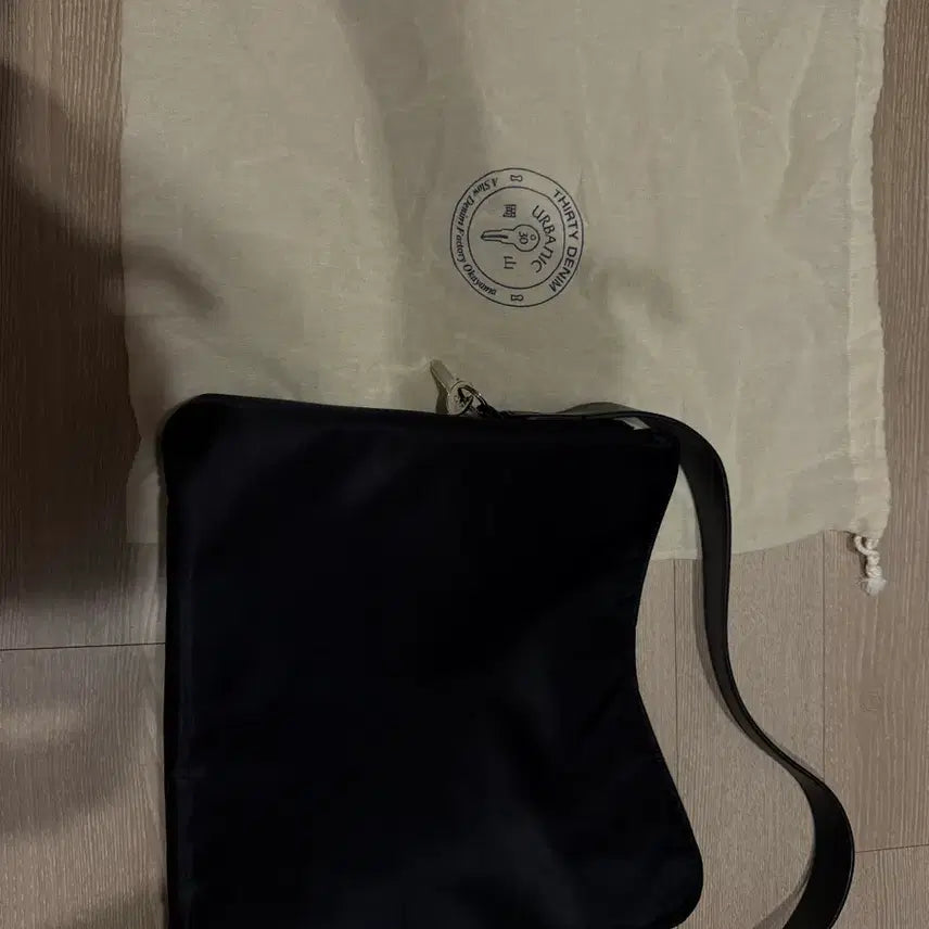 [BUNJANG] URBAN CODE 30 Hobo Bag / 얼바닉30 호보백