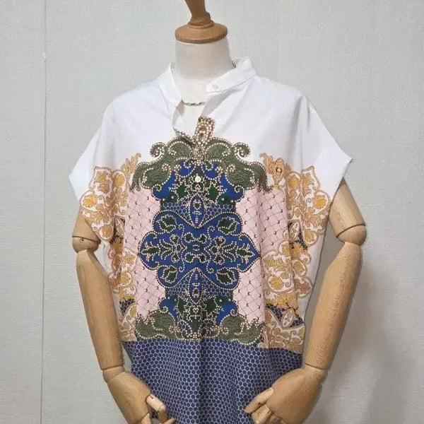 [BUNJANG] Benetton Pattern Blouse / 베네통 패턴 블라우스