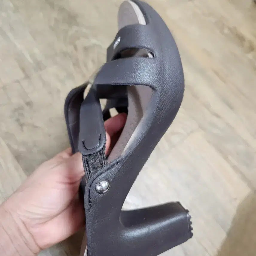 [BUNJANG] Crocs Heeled Sandals Brown 235 / 크록스 샌들 힐 샌들 브라운 235