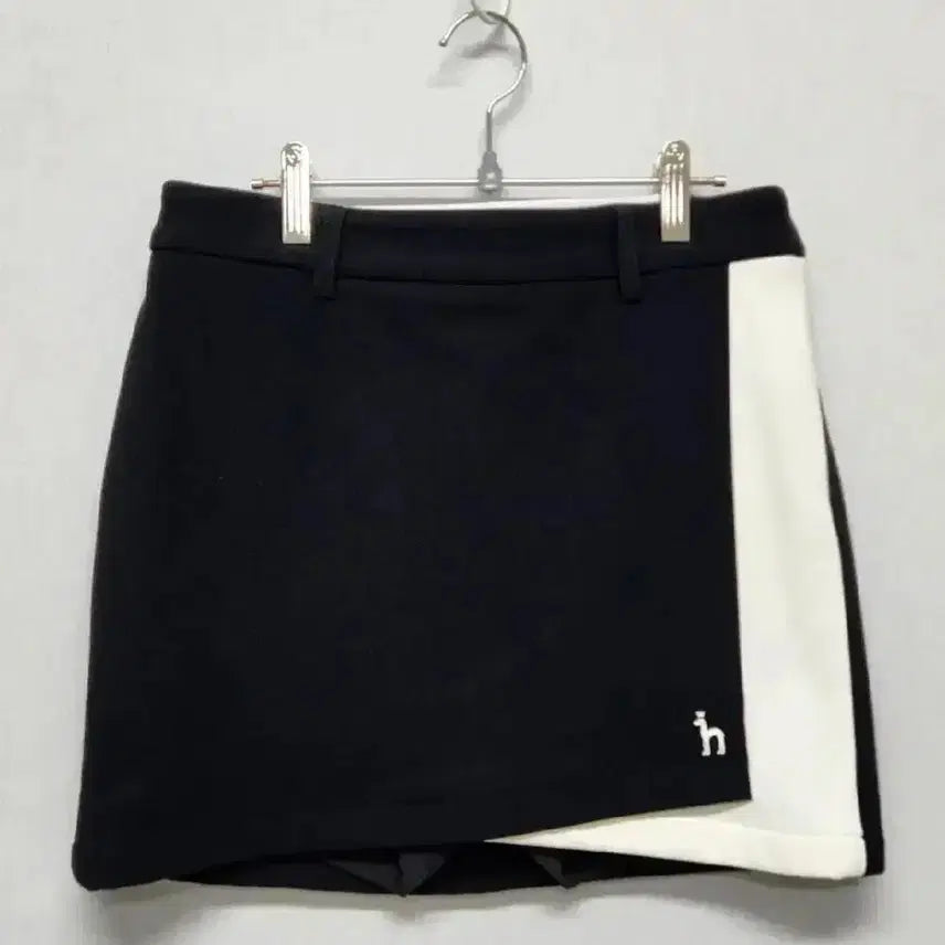 [BUNJANG] Hazzys Golf 50'FW Skirt Size 64 (25) / 헤지스 골프 50'FW 스커트 64(25)사이즈
