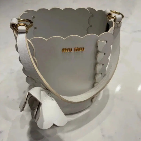 [BUNJANG] Miu Miu Flower White Bucket Bag / (정품) 미우미우 토트백